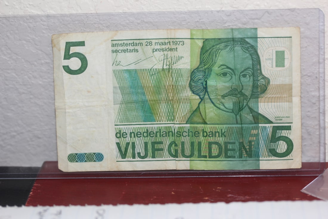 1973 Holland 5 Gulden Note: as shown