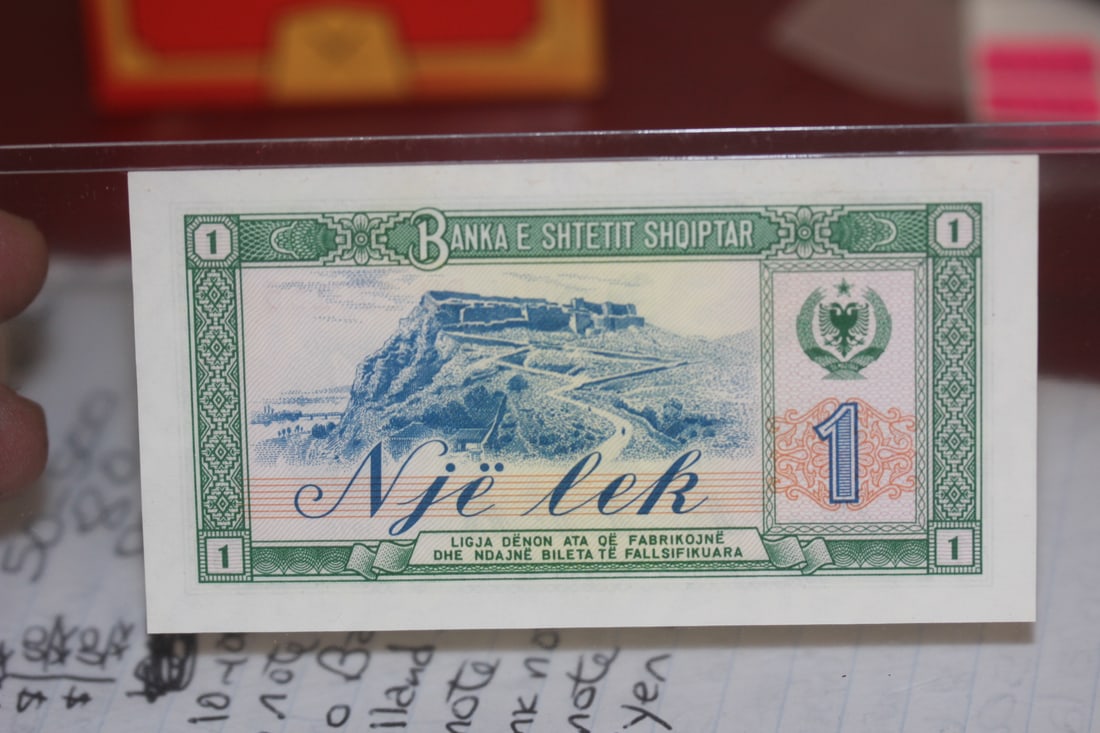 Albania One Leke Bank Note: as shown