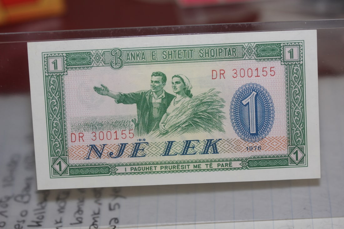Albania One Leke Bank Note - 2