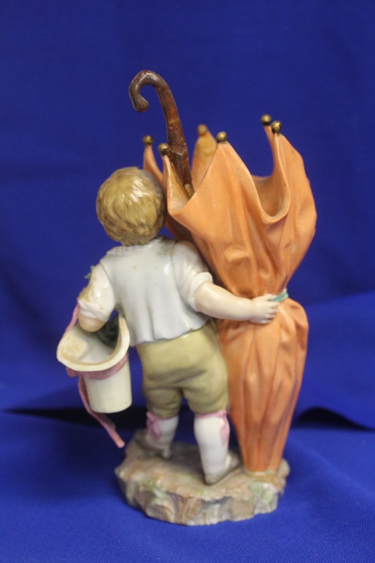 A Meissen Boy with Umbrella - 3