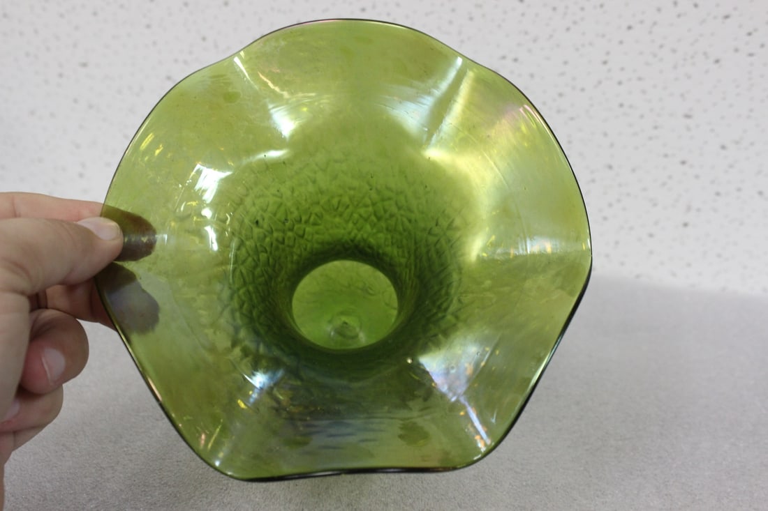 An Unsigned, Possibly Loetz Iridescent Vase - 4