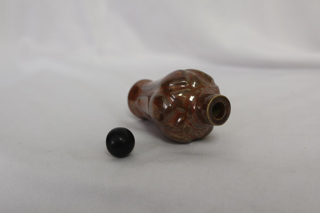 A Chinese Porcelain Snuff Bottle - 3