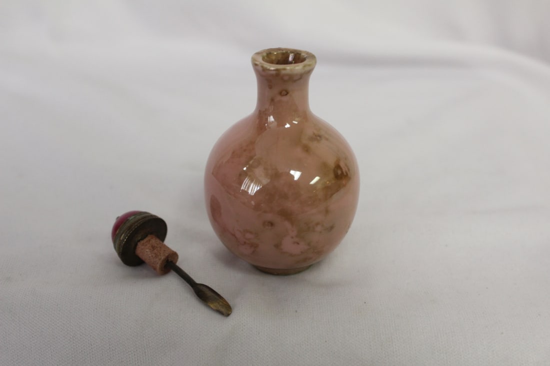 An Antique/Vintage Chinese Porcelain Snuff Bottle - 3