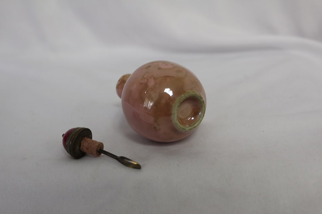 An Antique/Vintage Chinese Porcelain Snuff Bottle - 4