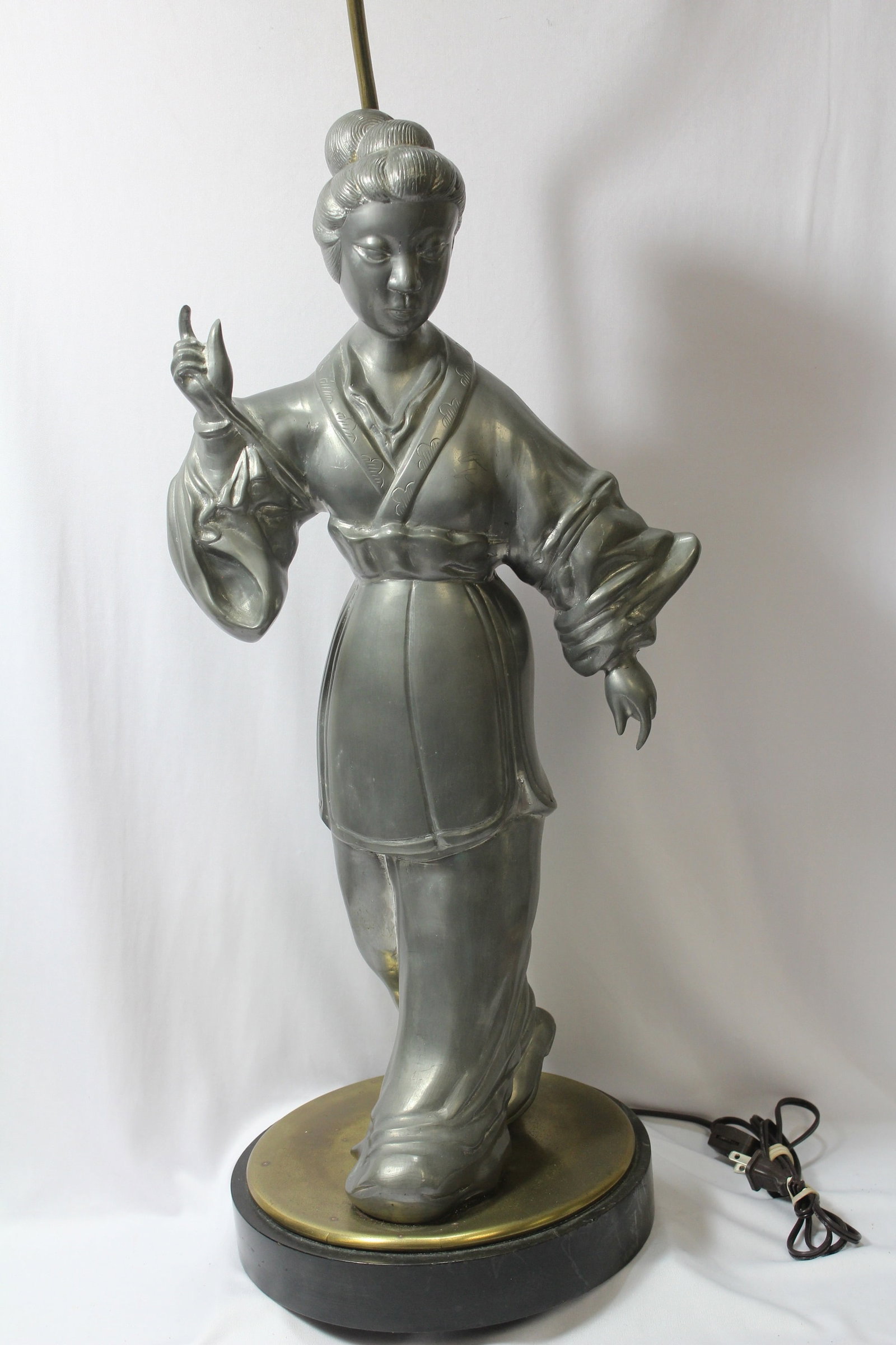 A Vintage Chinese Pewter Figeral Lady Statue Lamp - 2
