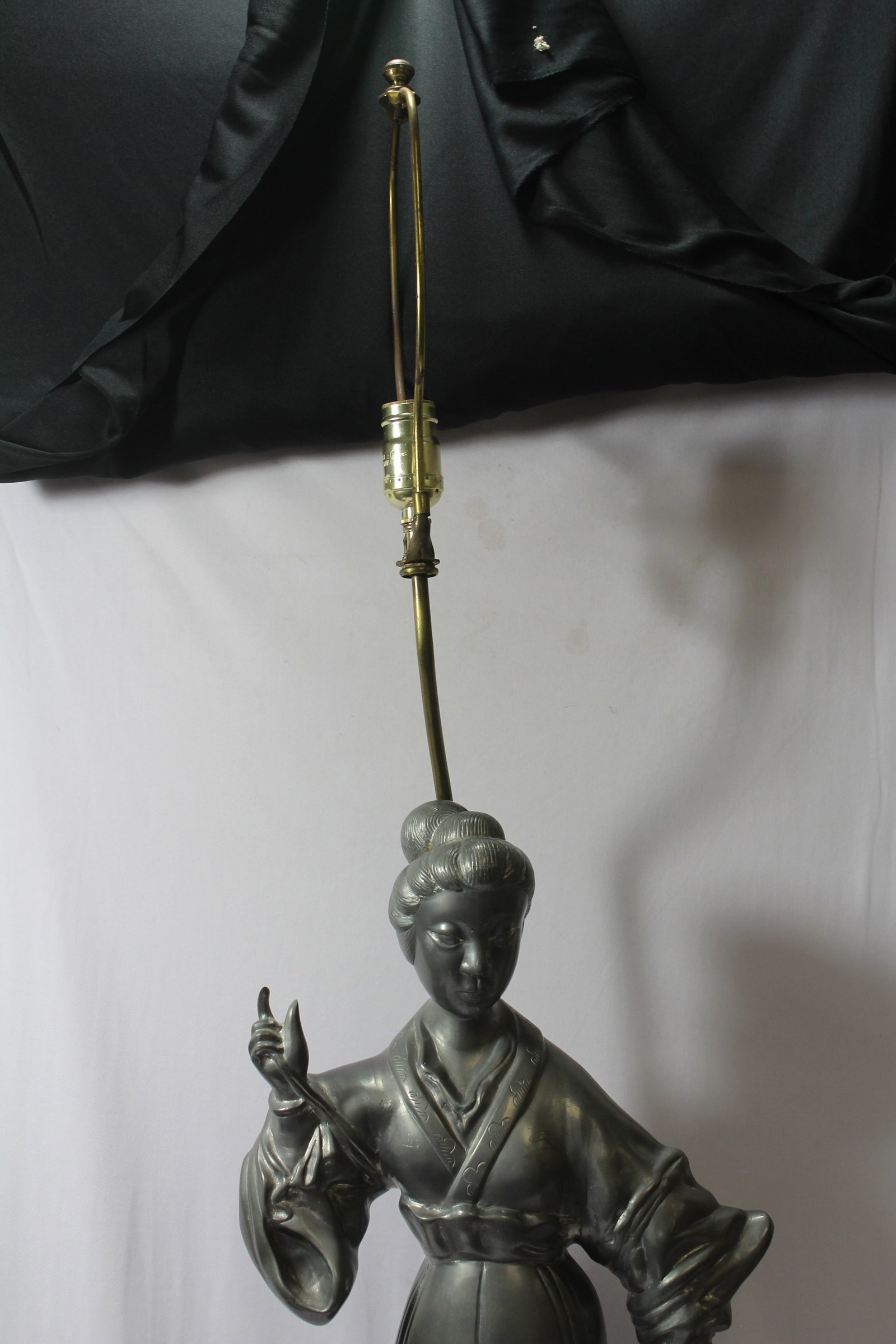 A Vintage Chinese Pewter Figeral Lady Statue Lamp - 3