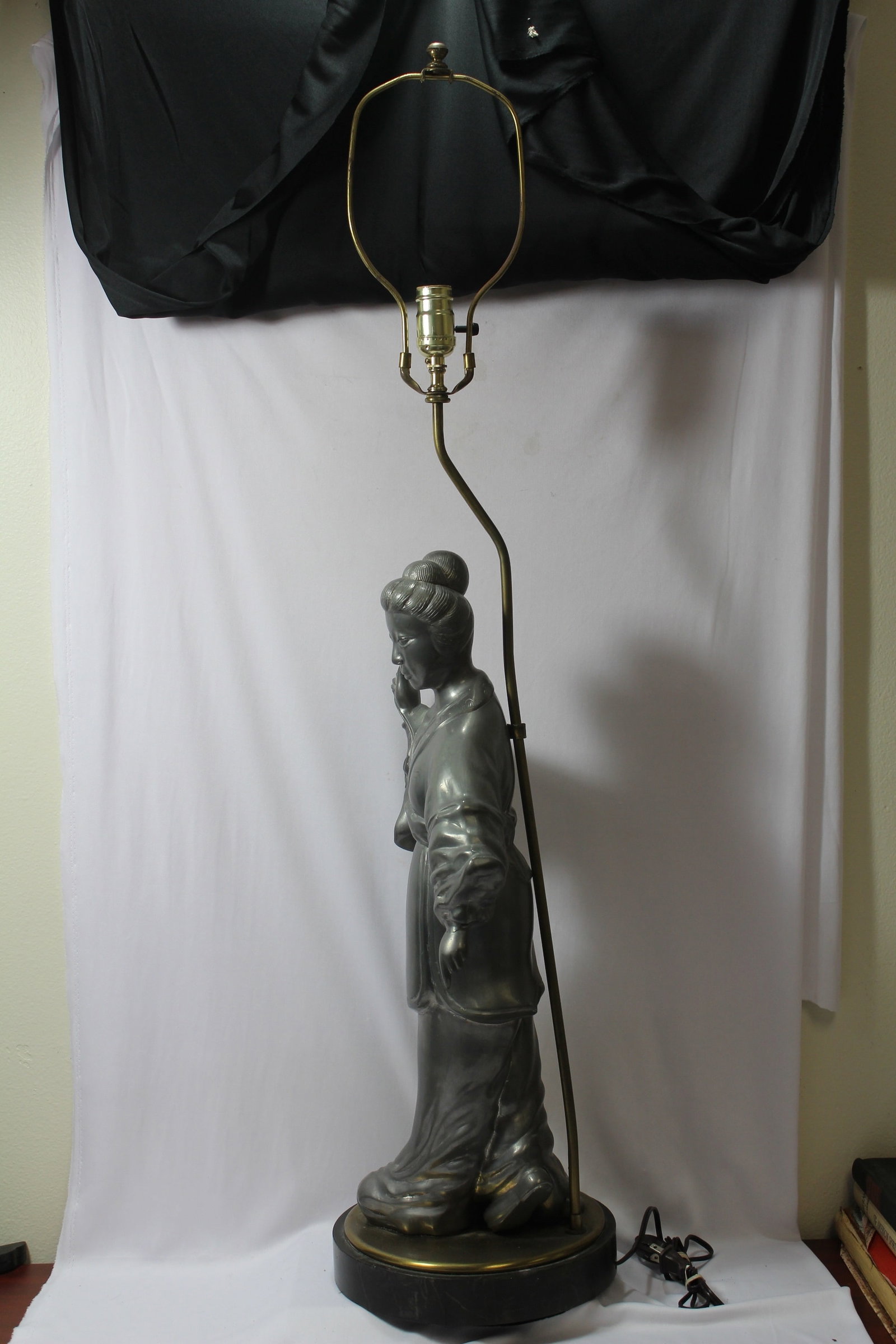 A Vintage Chinese Pewter Figeral Lady Statue Lamp - 4