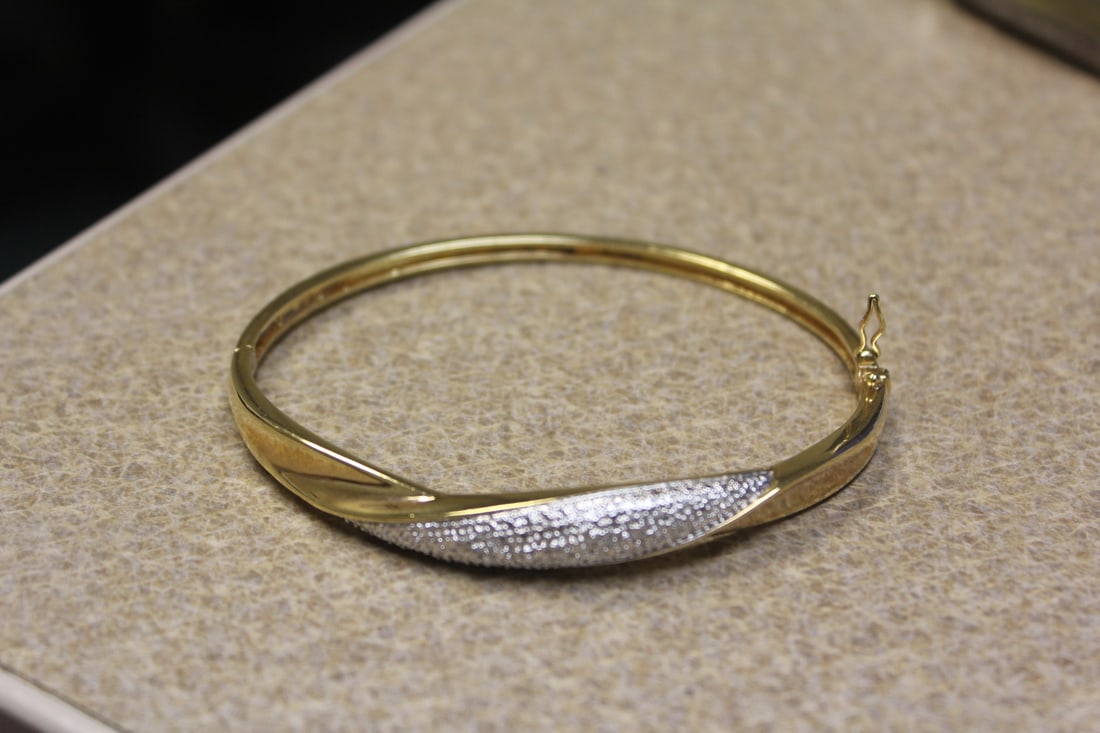 Sterling Bangle Bracelet: marked 925