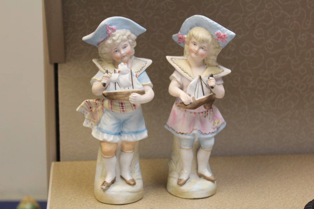 Lot of Two Bisque Ceramic Figurines - 2