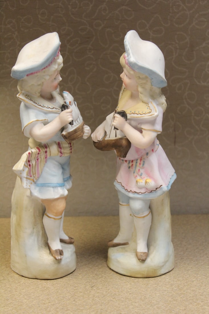 Lot of Two Bisque Ceramic Figurines - 7