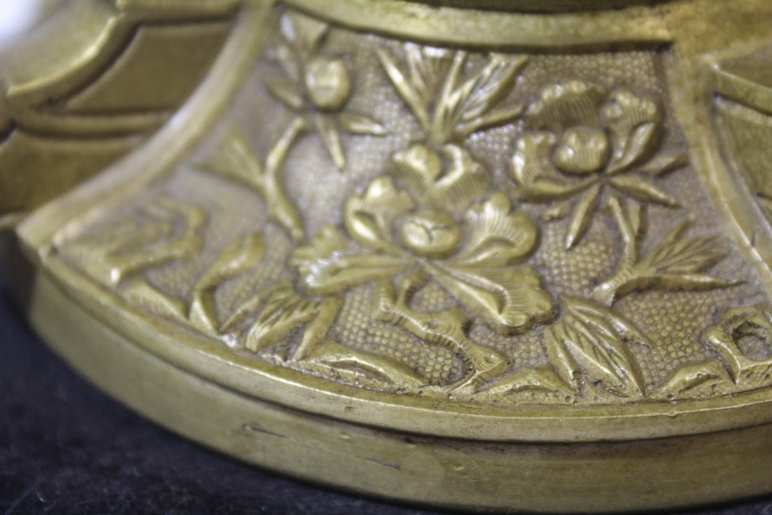 A Chinese Bronze Urn on Stand - 11