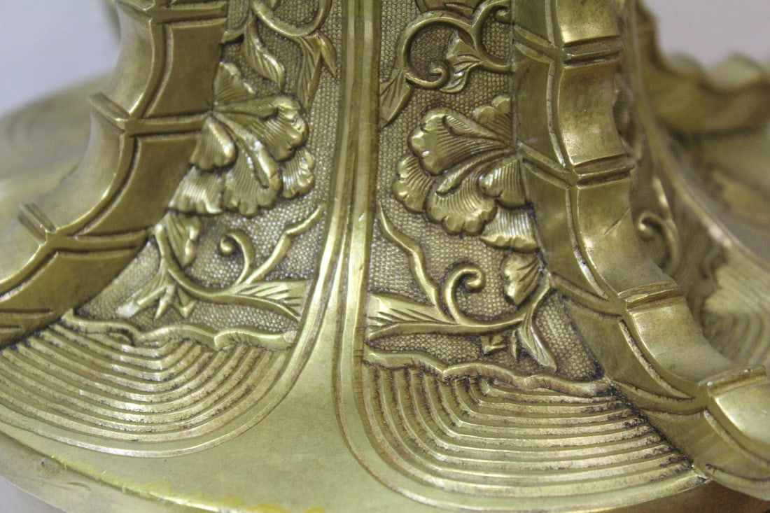 A Chinese Bronze Urn on Stand - 8