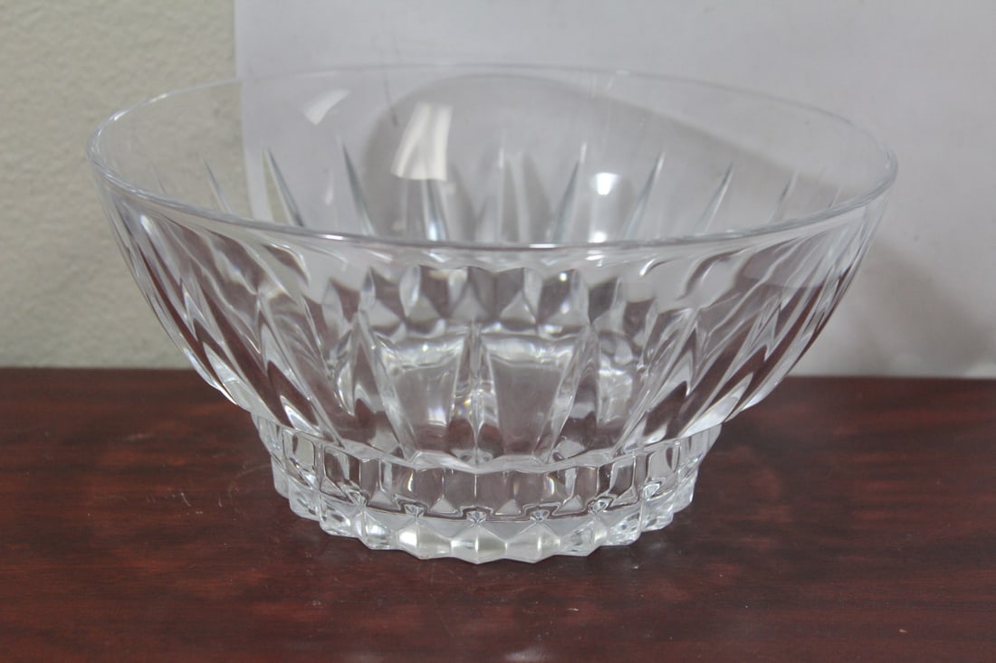 A Cut Glass Center Bowl: 8 5/8" in diameter