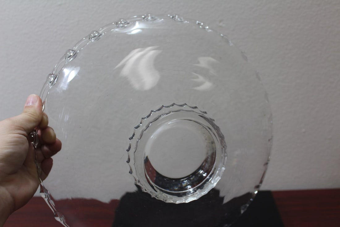A Clear Glass Center Bowl - 4
