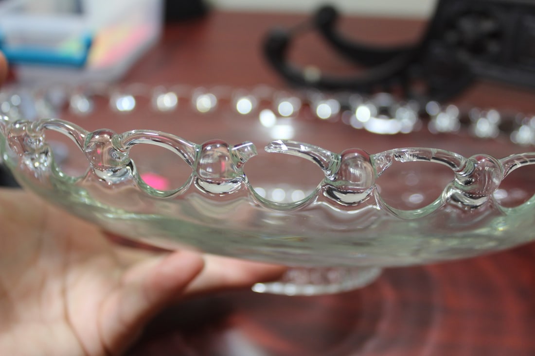 A Clear Glass Center Bowl - 8