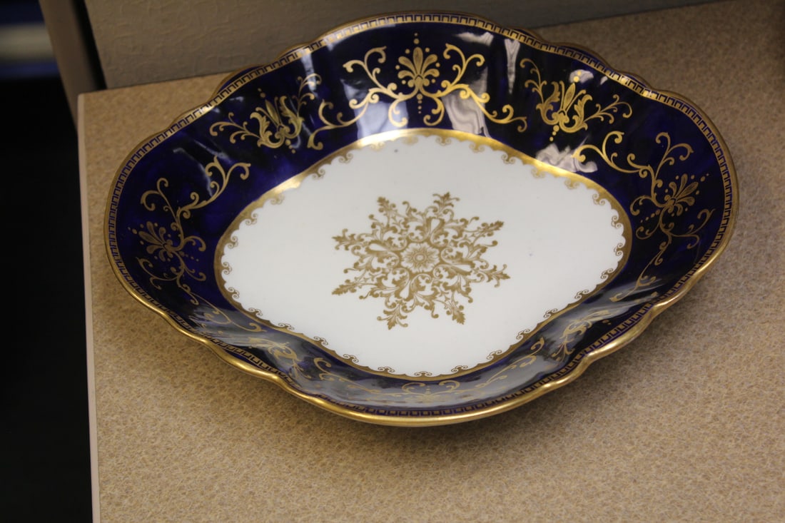 Aynsley Porcelain Oval Bowl: England - 10" in diameter
