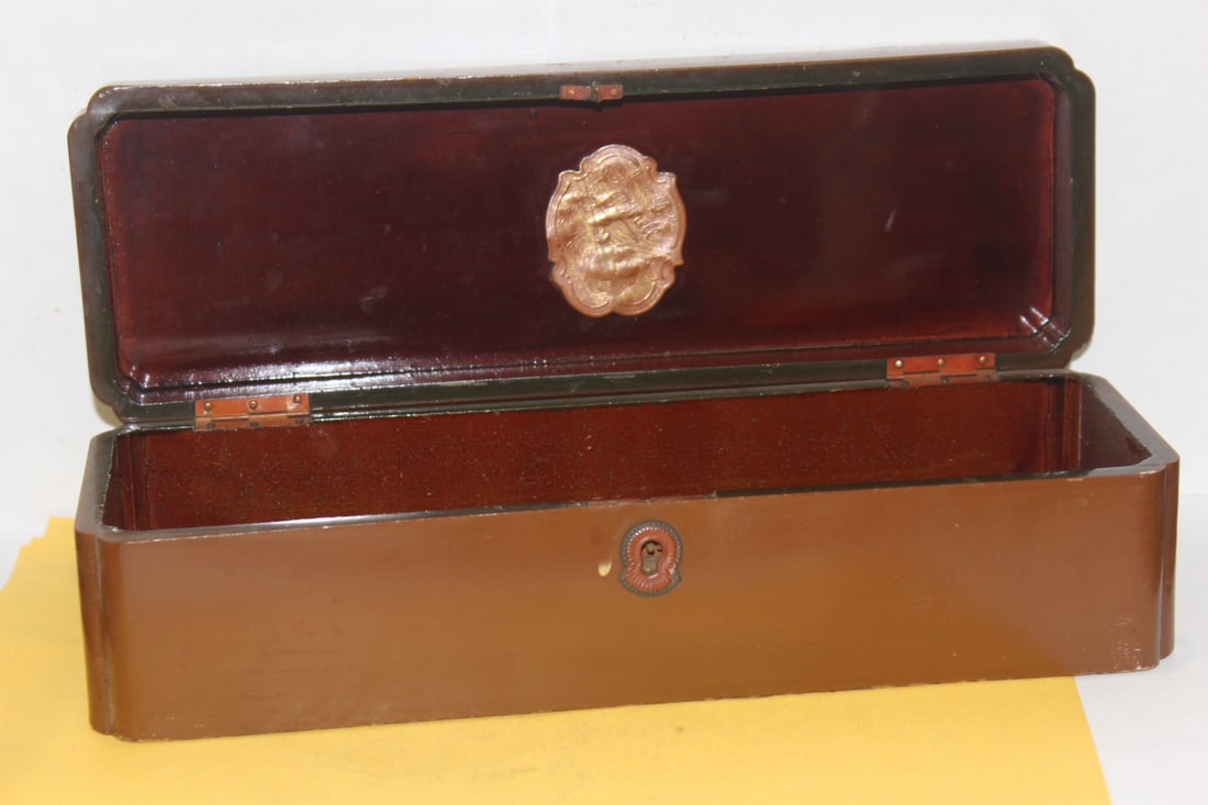 An Antique Chinese Lacquer Box - 3
