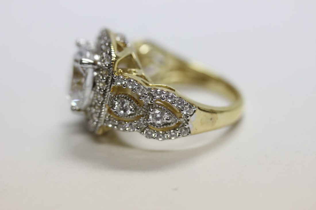 A Gold Plated on Sterling Ring with Stones - 4
