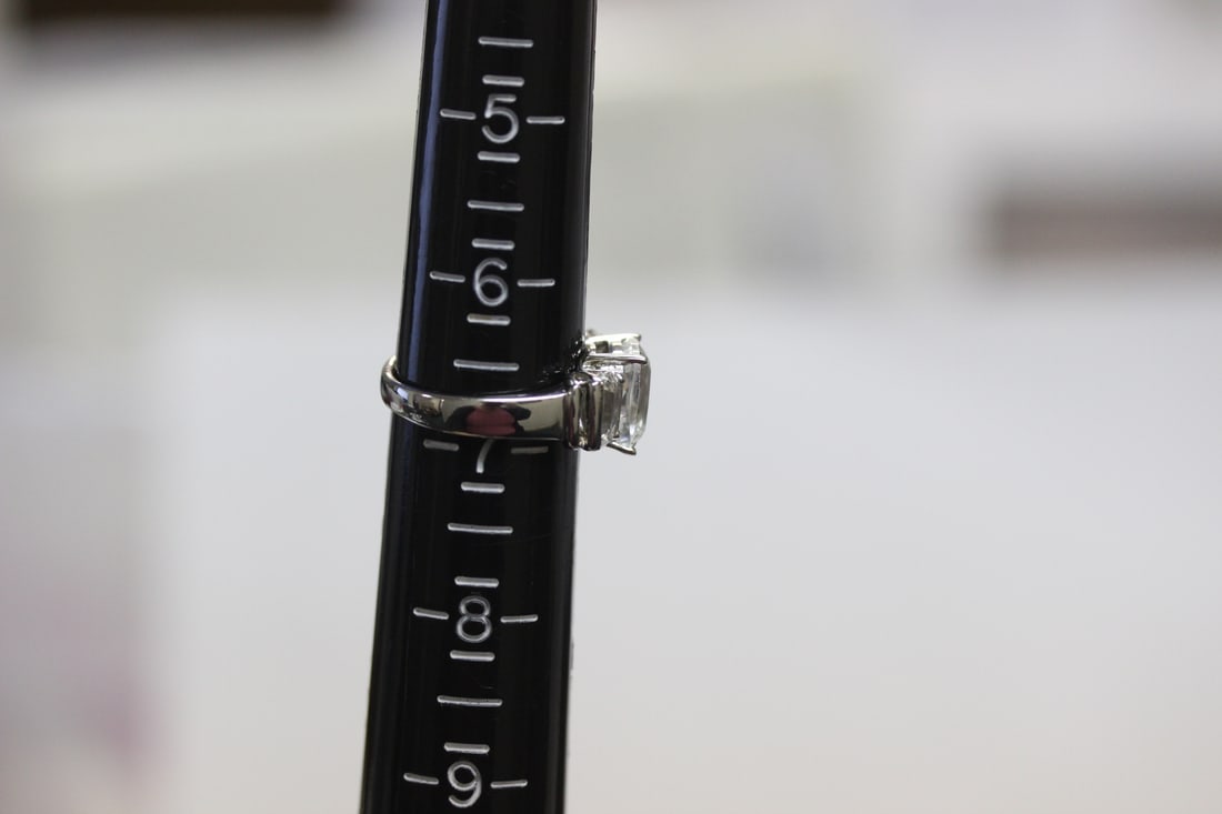 A Sterling Ring with Clear Stones - 10
