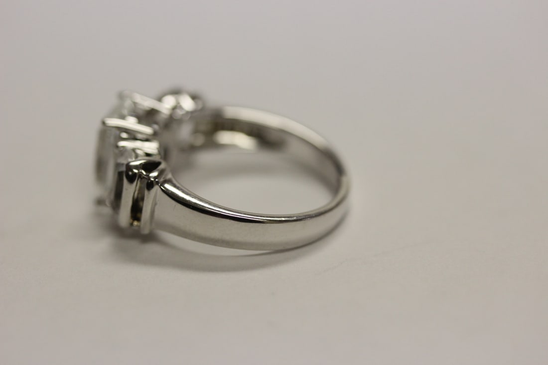 A Sterling Ring with Clear Stones - 3