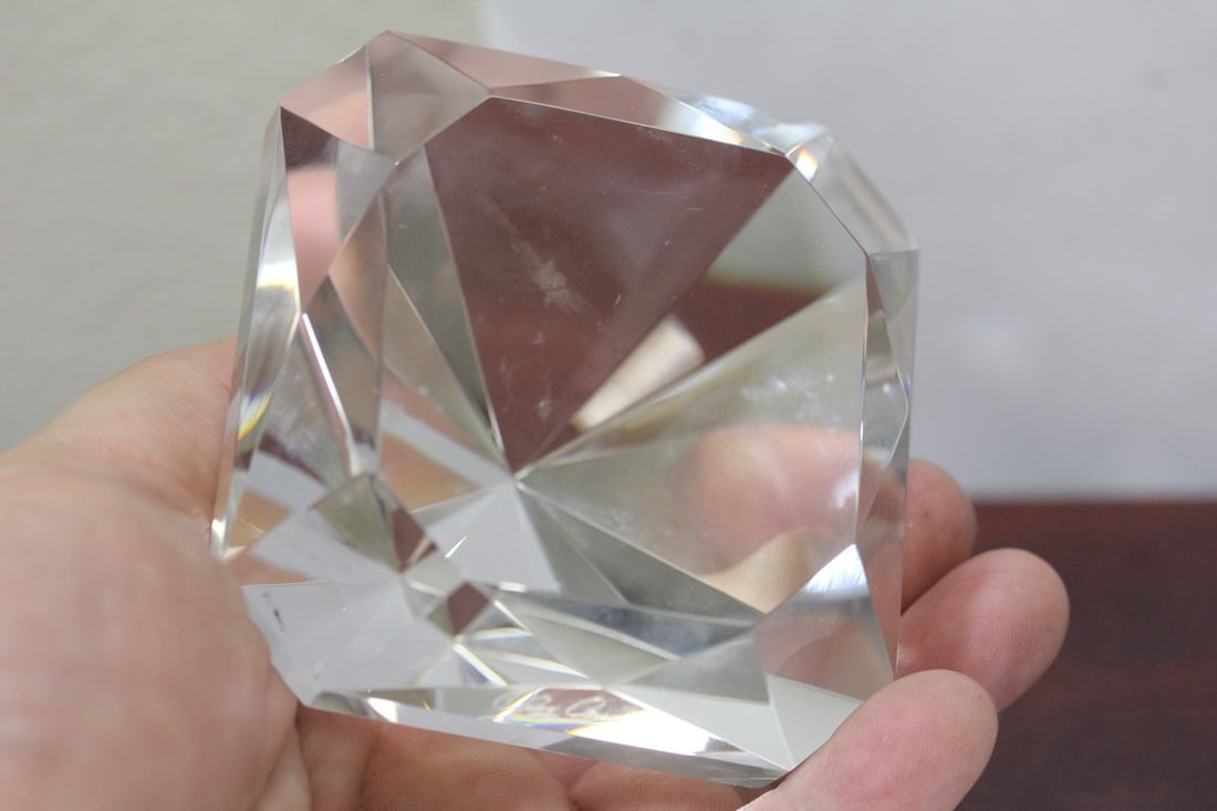 An Oleg Cassini Diamond Shape Paperweight - 5