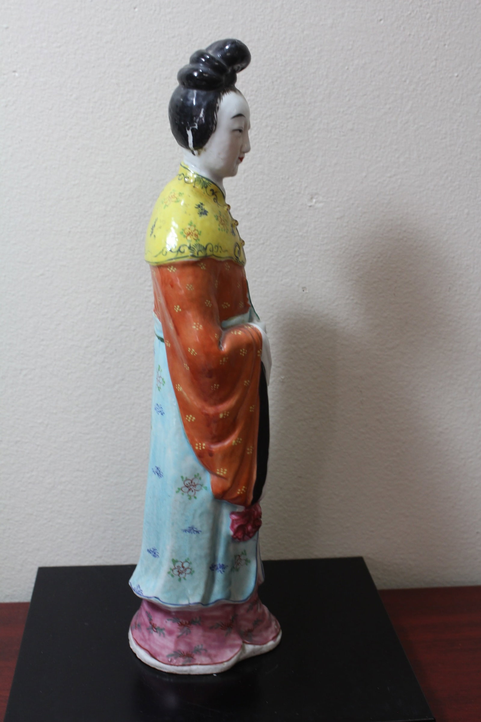 A Signed Chinese Porcelain Lady Statue - 2