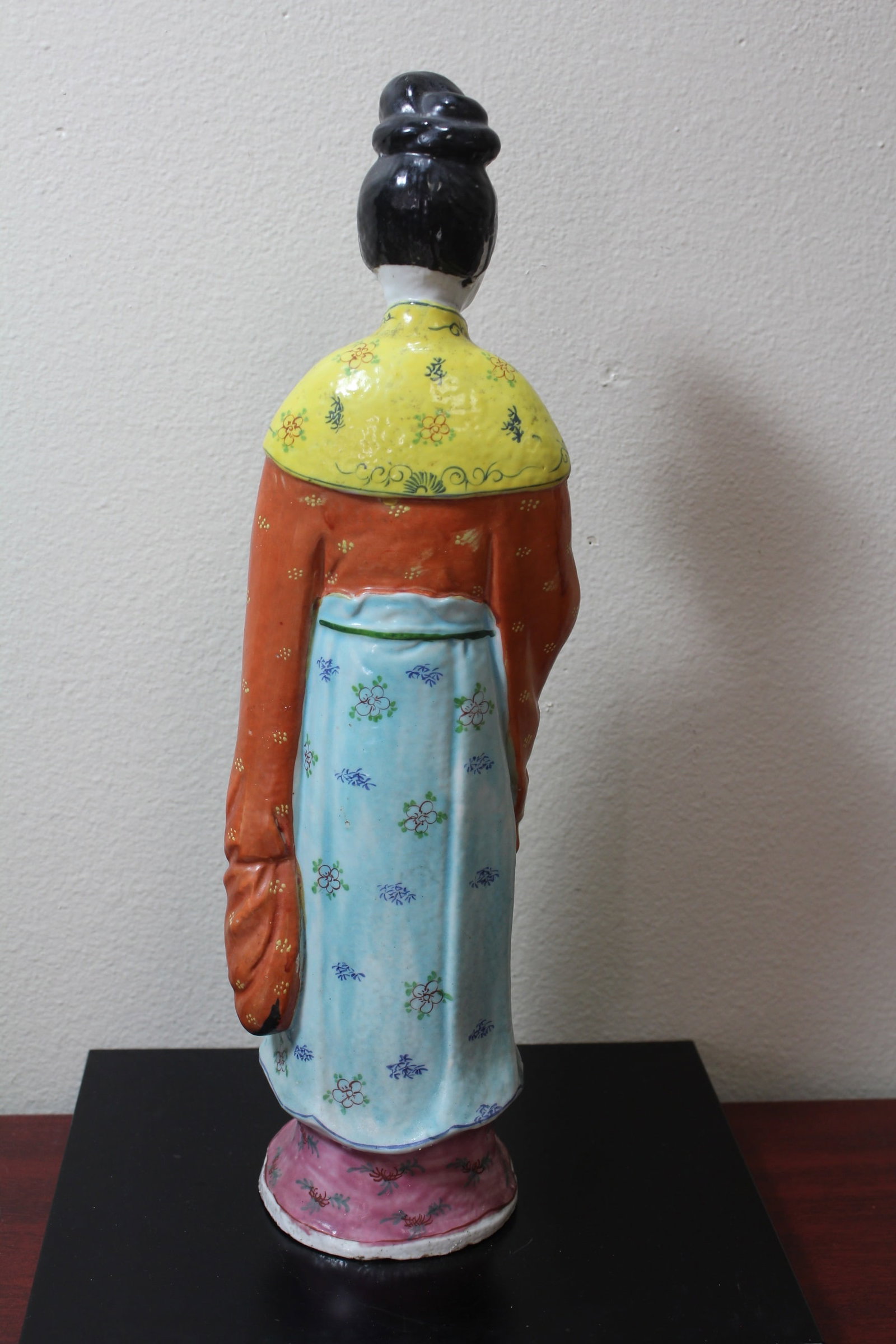 A Signed Chinese Porcelain Lady Statue - 3