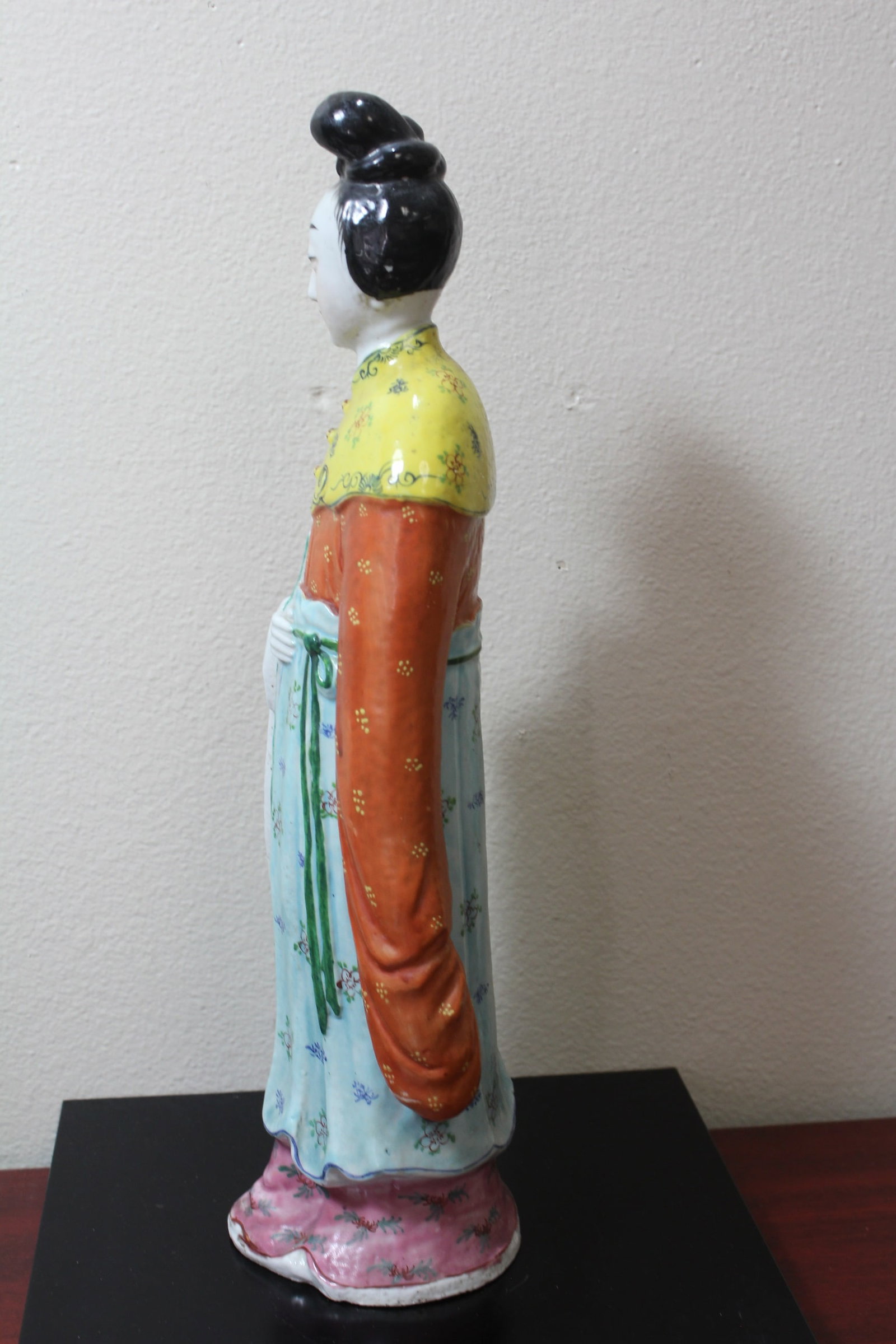 A Signed Chinese Porcelain Lady Statue - 4