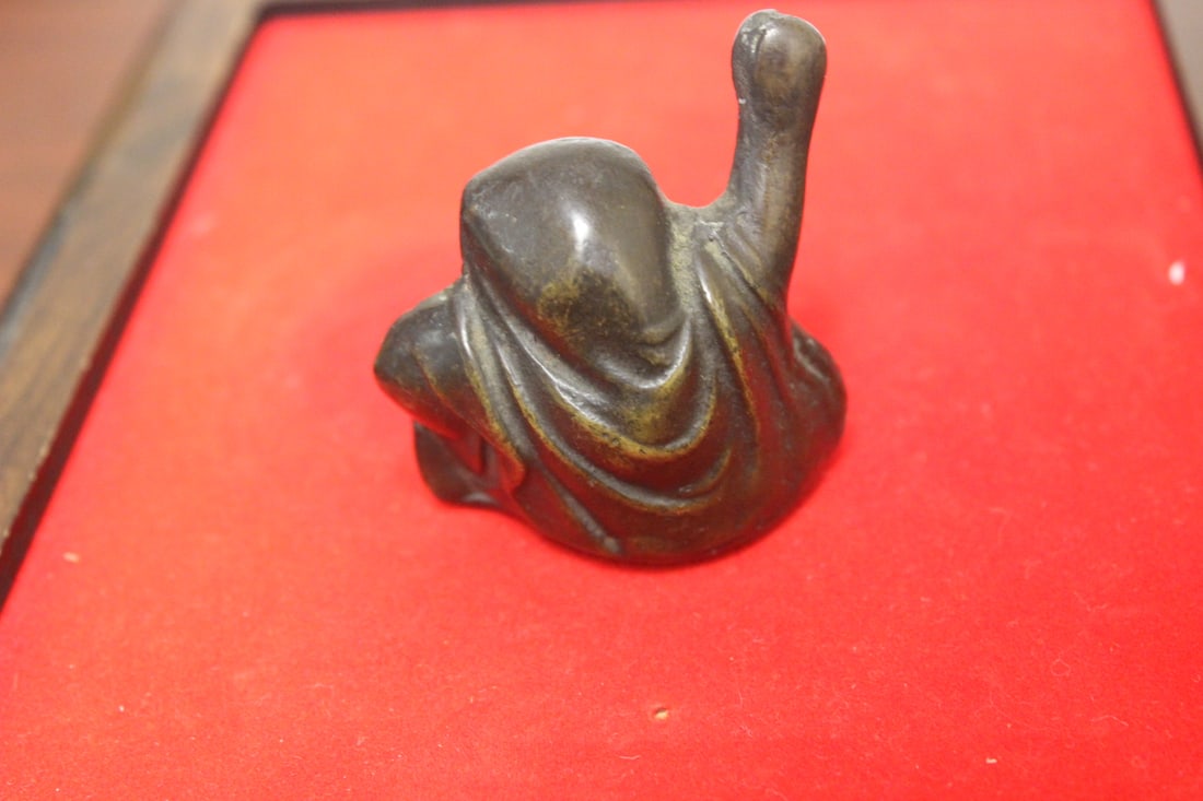An Antique Bronze Japanese Netsuke - 3