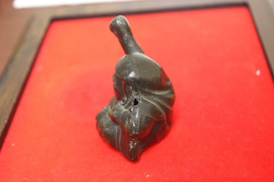 An Antique Bronze Japanese Netsuke - 4