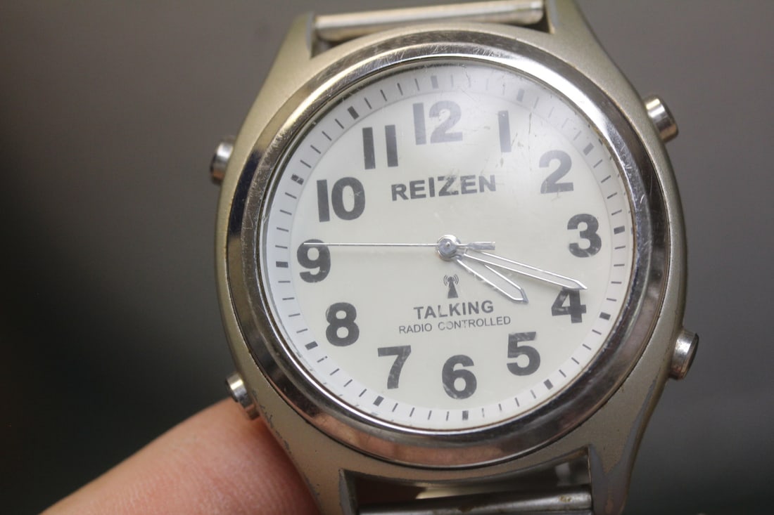 Reizen Radio Controlled Talking Watch - 2