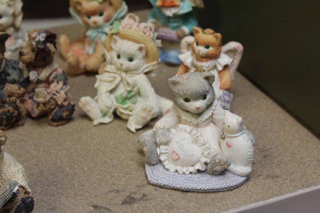 Lot of 19 Various Figurines - 10