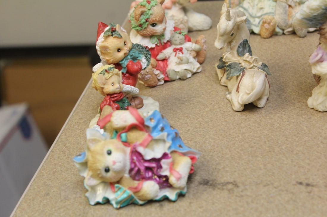 Lot of 19 Various Figurines - 2
