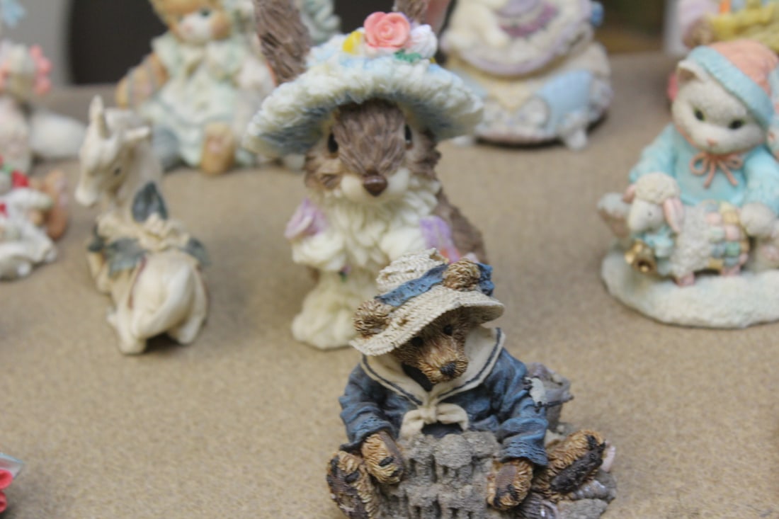 Lot of 19 Various Figurines - 3