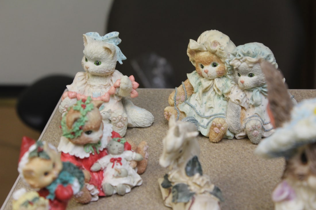 Lot of 19 Various Figurines - 4
