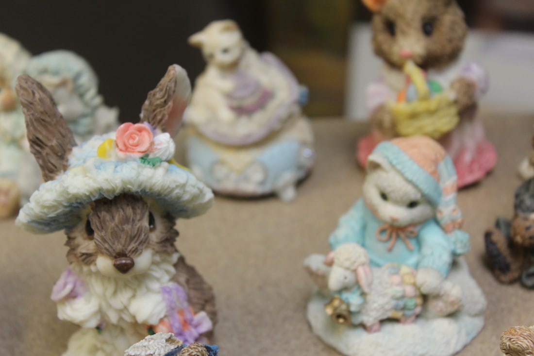 Lot of 19 Various Figurines - 5