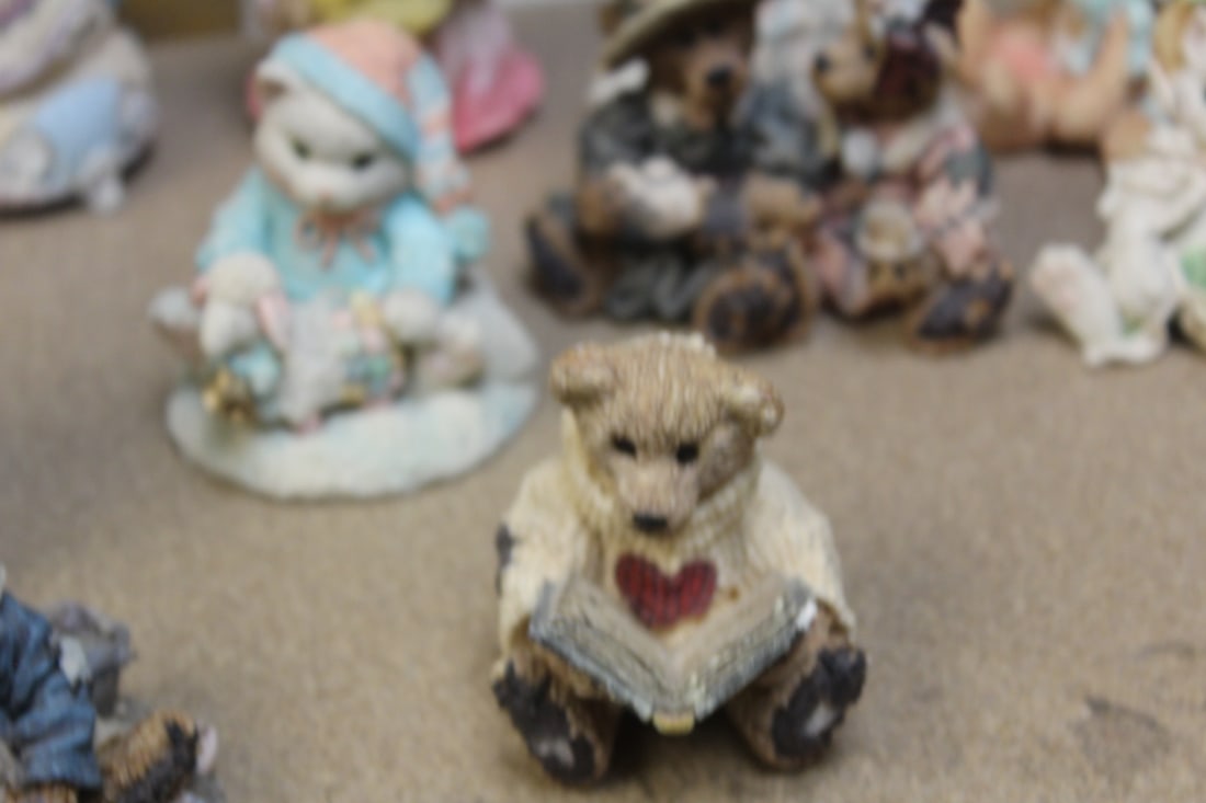 Lot of 19 Various Figurines - 7