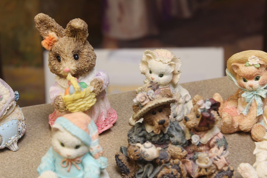 Lot of 19 Various Figurines - 8