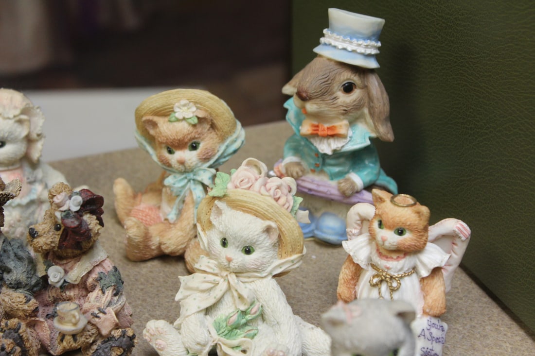 Lot of 19 Various Figurines - 9