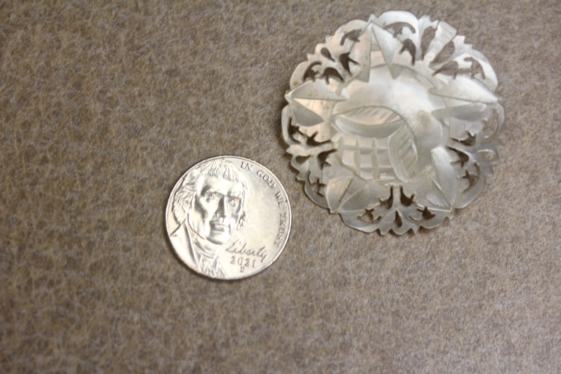 Mother of Pearl Brooch/Pin - 4