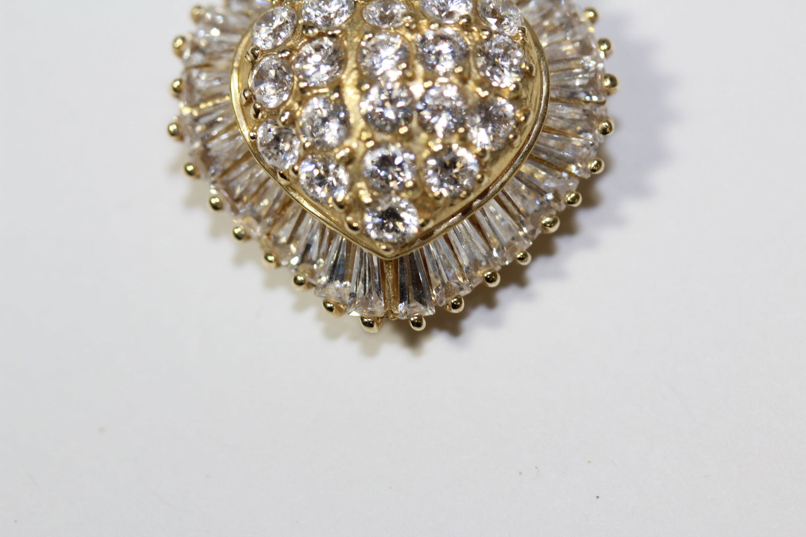 A 14KT Gold And Diamond Pendant - 3