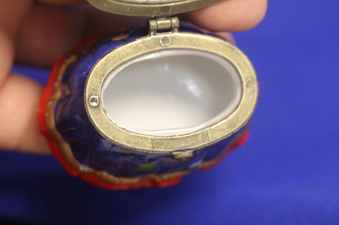 A Ceramic Angel Trinket Box - 6