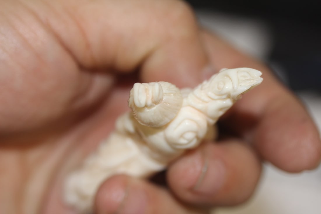 Carved Chinese Coral of a Lady - 5