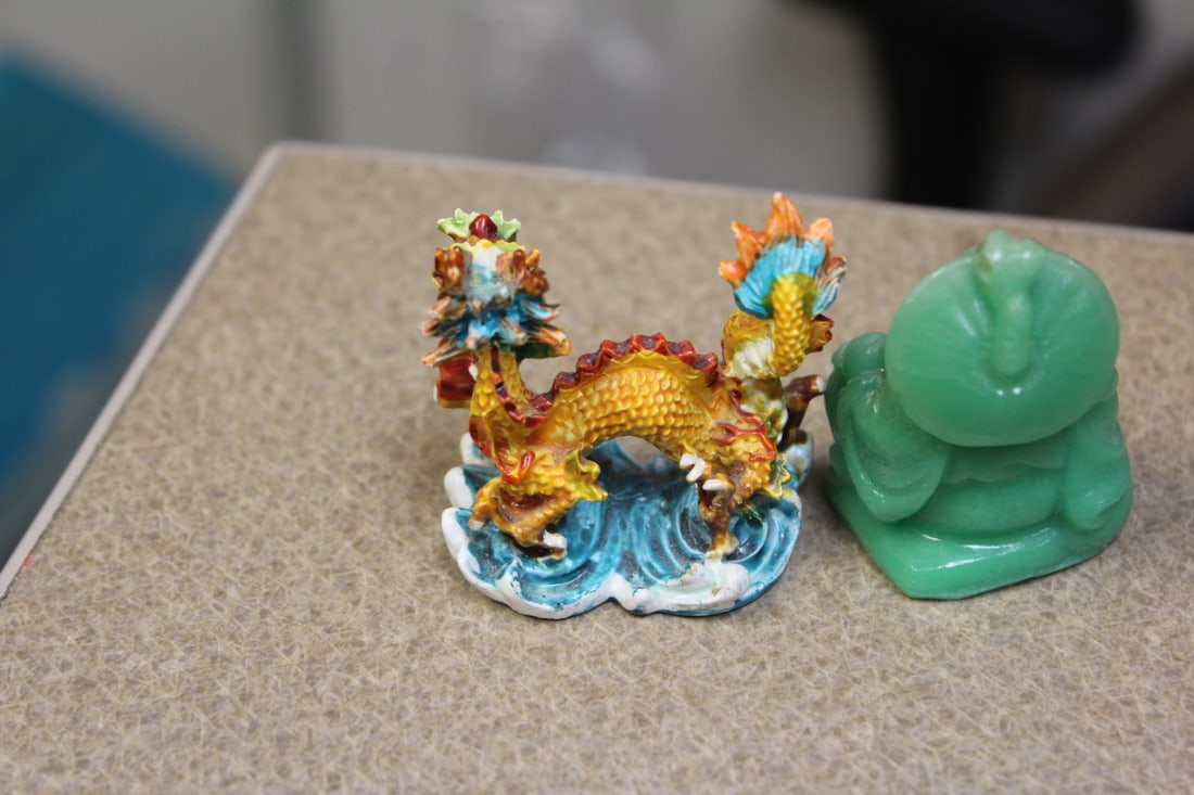 Two Small Resin Oriental Figurine - 2
