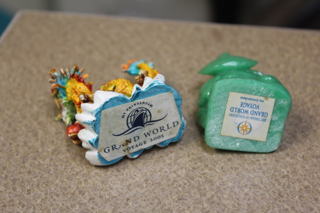 Two Small Resin Oriental Figurine - 3