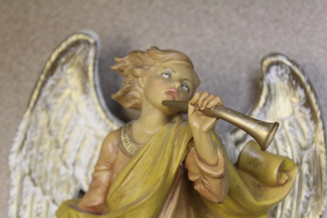 Resin Angel Wall Hanger Music Statue - 2