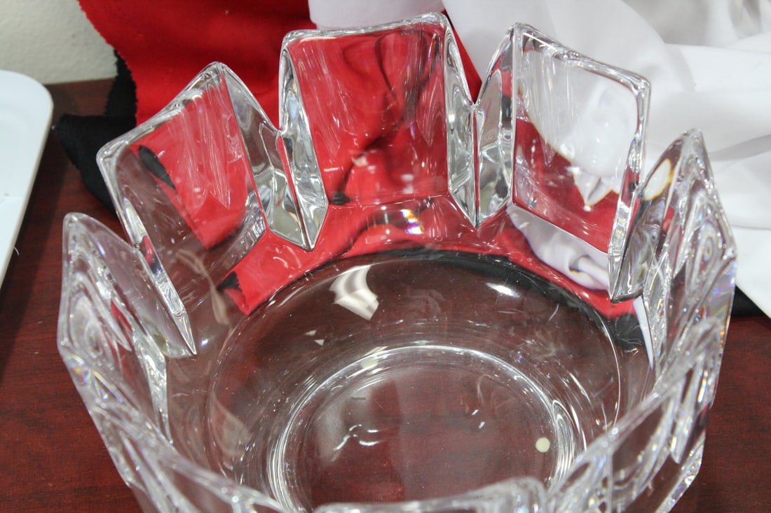 A Large Signed Orrefors Crystal Bowl - 2