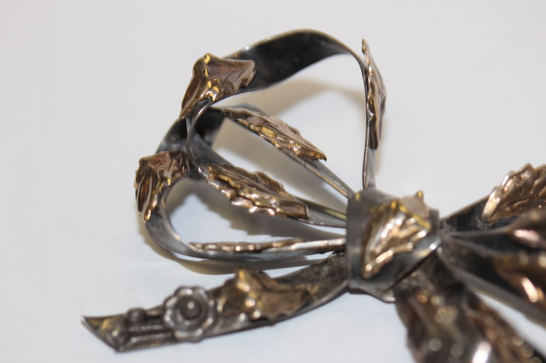 A Sterling Bow Brooch - 2