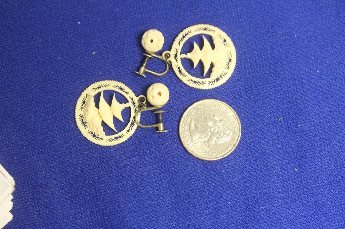 A Pair of Chinese Bone Earrings - 3