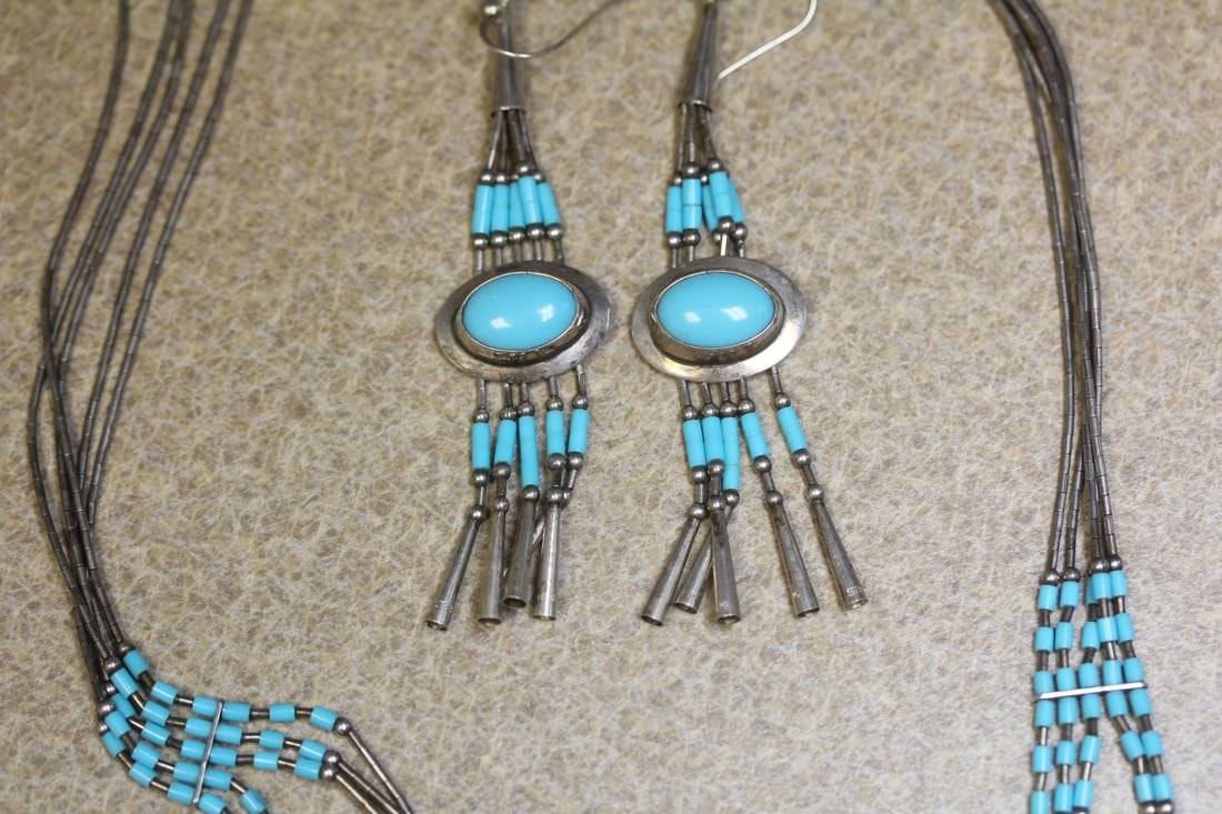 Pair of earrings - 4
